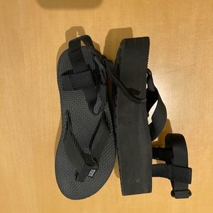 TEVA FLATFORM SANDLES